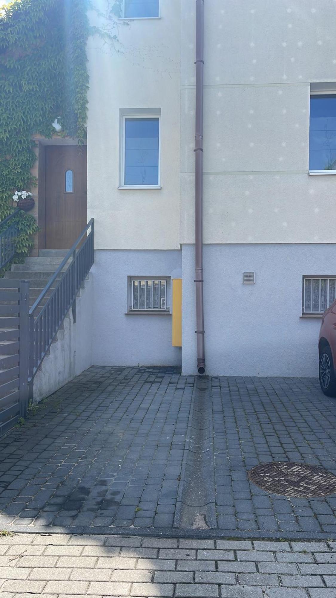 Kwatera Przed Remontem Bez Zlewu W Czesci Kuchennej Lazienka Przed Remontem Gdynia Luaran gambar